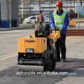 Caminhão a diesel atrás do mini rolo compactador com peso de 800kg (FYL-800C)